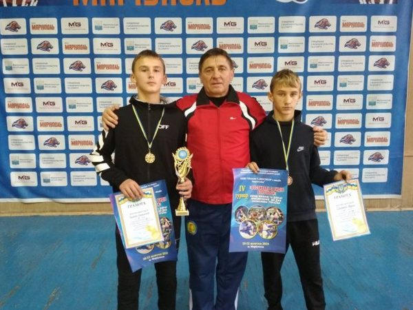 Угледарские борцы завоевали «золото» и «бронзу» на «Фестивале по видам борьбы»