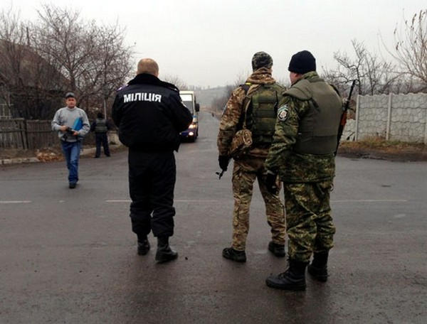 На улицах Марьинки появились военные патрули
