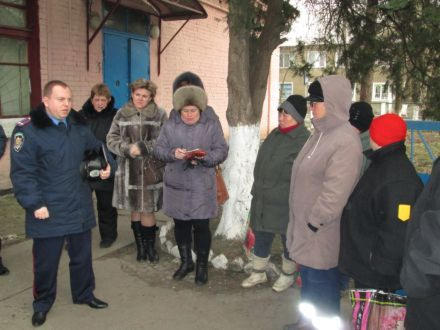 Жители Курахово с милицией обсудили вопросы правопорядка (фото)