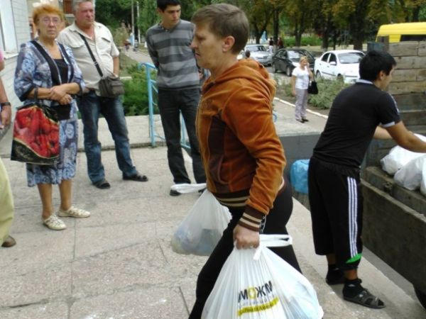 В Курахово привезли третью партию гуманитарной помощи от Фонда Рината Ахметова (фото)