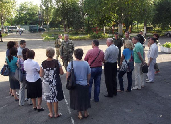 Губернатор Донецкой области посетил прифронтовую Марьинку