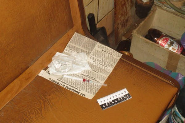 Житель Курахово организовал в квартире наркопритон