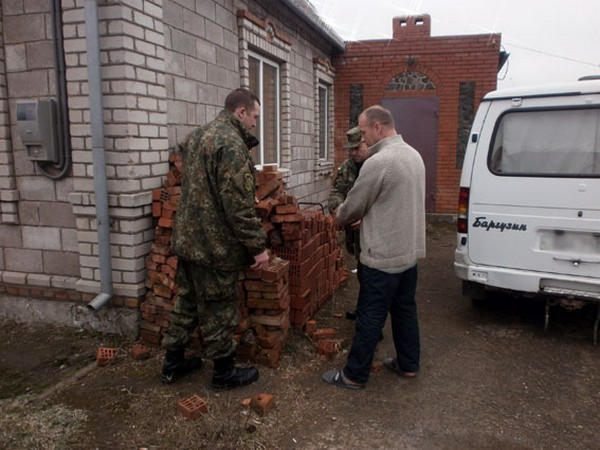 Участковые инспекторы полиции активно работают с жителями прифронтовых Марьинки и Красногоровки