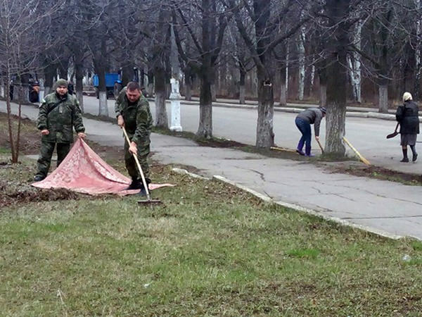 Полицейские помогли навести порядок на улицах Марьинки, Красногоровки и Курахово