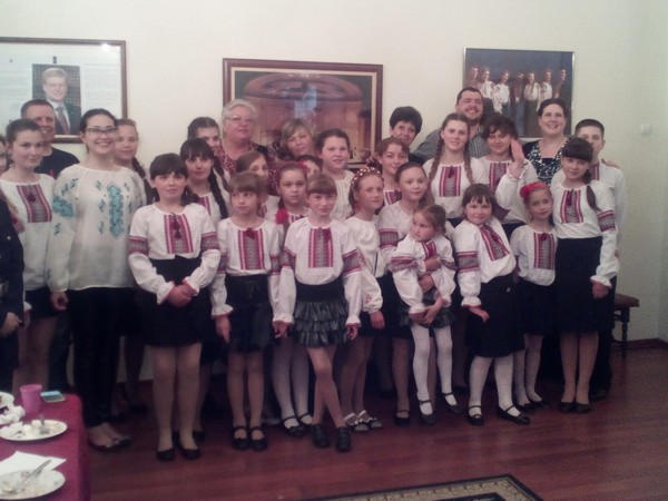 Детям из прифронтовой Красногоровки подарили культурно-художественную экскурсию в Киев