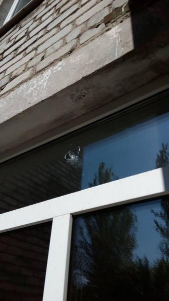 Боевики обстреляли школу в Марьинке, в которой находились дети