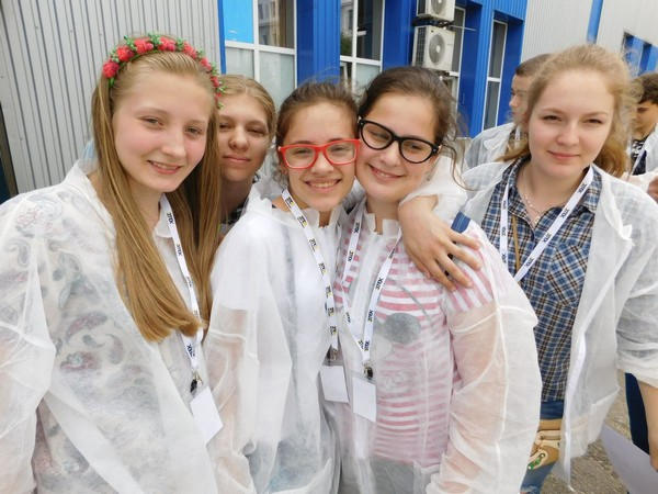 Сотрудники химического цеха Кураховской ТЭС открыли «секреты» четырнадцатилетним гимназистам