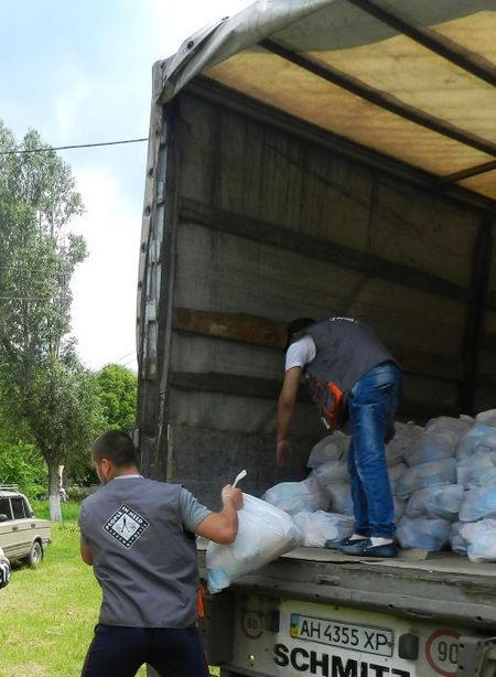 Жители Угледара получили гуманитарную помощь