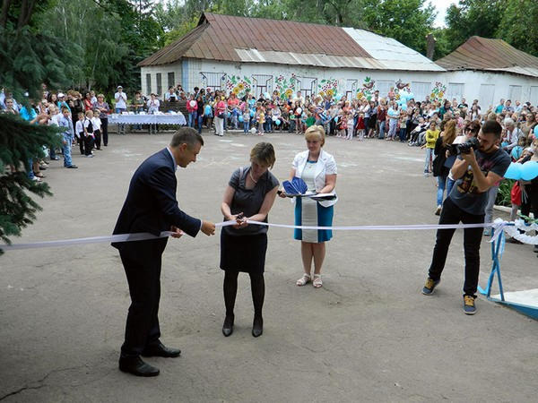 В прифронтовых Марьинке и Красногоровке открылись Центры поддержки семьи