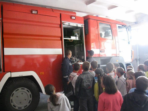 Школьники Марьинского района почувствовали себя спасателями