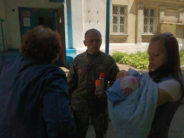 Военные пришли на помощь новорожденному ребенку в Красногоровке