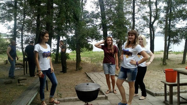Подростки из Марьинки и Красногоровки отдохнули на берегу Кураховского водохранилища