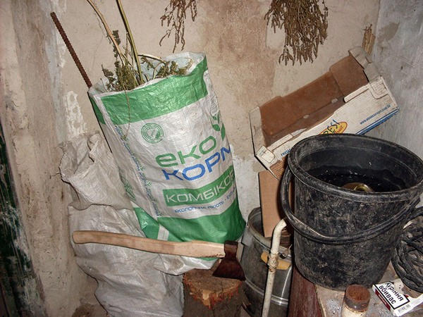 Житель Марьинского района хранил дома мешок конопли