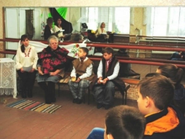 В Марьинке почтили память жертв голодомора