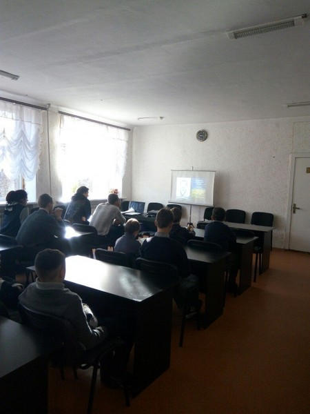 Школьникам прифронтовой Марьинки рассказали о Майдане и Революции достоинства