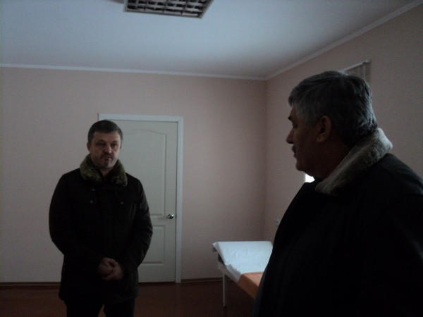 Владимир Мороз проинспектировал медучреждения Марьинского района и открыл фельдшерский пункт