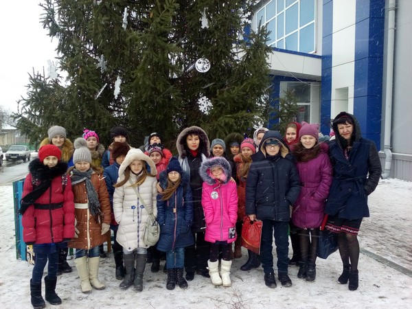 Дети из Марьинского района посетили новогоднее ледовое представление