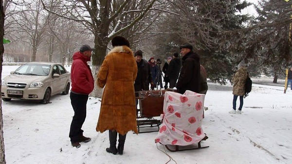 В прифронтовую Красногоровку в качестве гуманитарной помощи доставили буржуйки