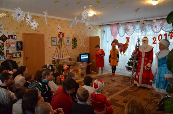 Особенным деткам Марьинского района подарили «Лесную сказку»