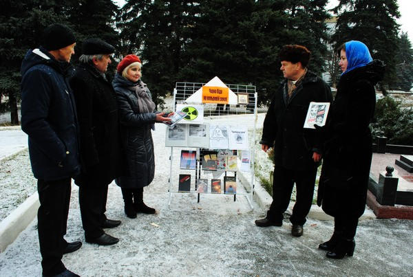 В Марьинке почтили память ликвидаторов последствий аварии на Чернобыльской АЭС