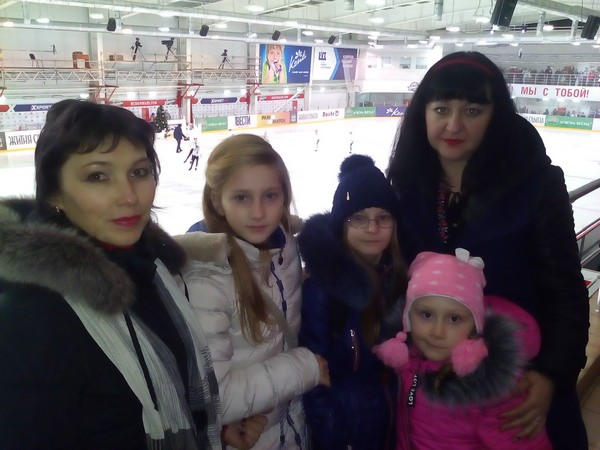 Дети из Марьинского района посетили новогоднее ледовое представление