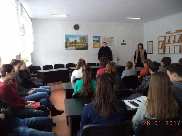 Главный полицейский Марьинского района пообщался со школьниками
