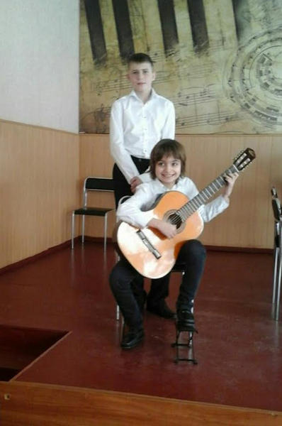 Кураховские гитаристы заняли третье место на областном музыкальном смотре-конкурсе