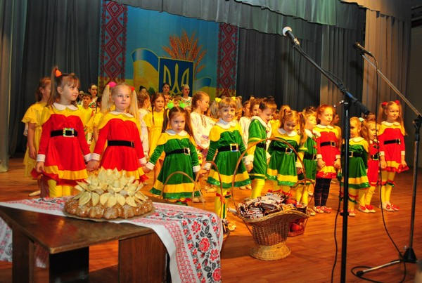 В Курахово состоялось торжественное заседание «Клуба доярок-шеститысячниц»