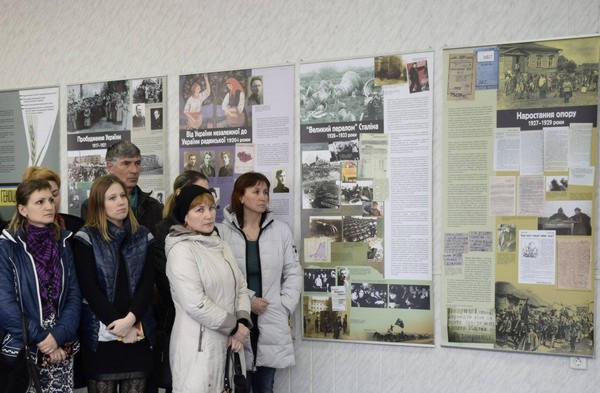 В Угледаре организовали выставку в память о жертвах Голодомора