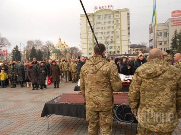 Как прощались с командиром взвода, погибшим в Марьинском районе