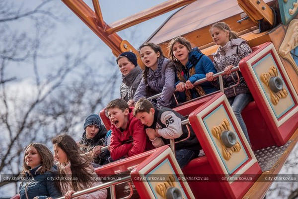 Школьники из Марьинки весело и увлекательно отдохнули в Харькове