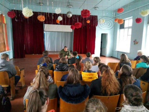 Школьникам Марьинского района рассказали, как выжить во время войны