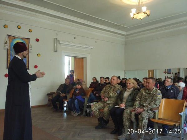 Жителям Марьинки подарили театрально-музыкальный спектакль «Пасха»