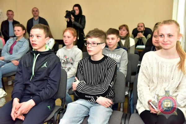 Дети из Красногоровки и Марьинки отправились в «гости» к Геннадию Москалю