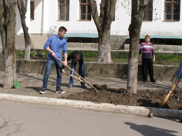 Как жители Курахово наводили порядок в городе