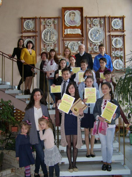Кураховские школьники заняли призовые места на областном этапе конкурса «Книгомания 2017»