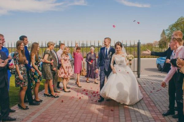 Житель Курахово сыграл «бесплатную свадьбу»