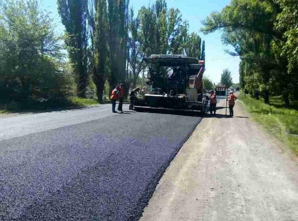 Как ремонтируют дороги вблизи Курахово