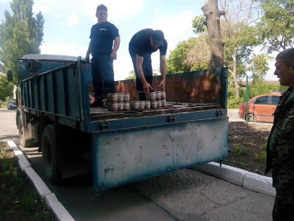 Губернатор передал гуманитарную помощь для жителей Красногоровки