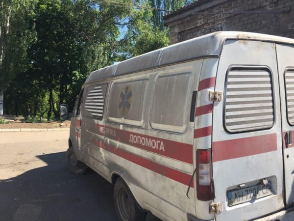 Шокирующие последствия утреннего артобстрела Красногоровки: есть раненые, много разрушений