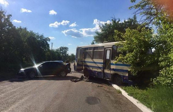 Пьяный водитель иномарки протаранил рейсовый автобус «Угледар – Волноваха»