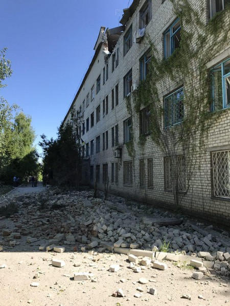 Как выглядят жилые кварталы Красногоровки после обстрела боевиков