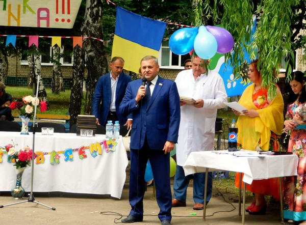 Народный депутат Сергей Сажко поздравил медиков округа с профессиональным праздником