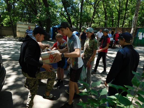 Как отдыхают дети в военно-патриотическом спортивном лагере в Курахово