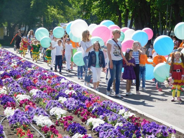 В Курахово ярко отпраздновали День защиты детей