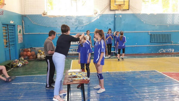 В Марьинке состоялся открытый турнир по волейболу