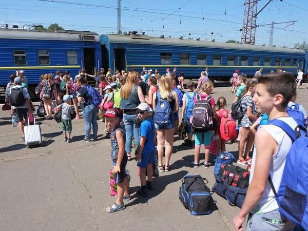 Дети из Марьинского района отправились на отдых в Одесскую область
