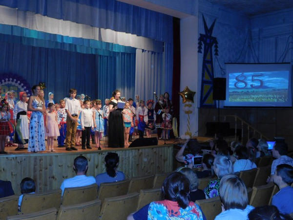 В Курахово ярко отпраздновали 85-летие Донецкой области