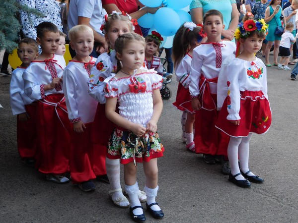 Концерт и фаер-шоу - в Новомихайловке отпраздновали День села