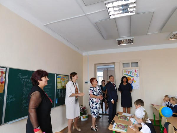 Школы прифронтовой Красногоровки отметили праздник Первого звонка